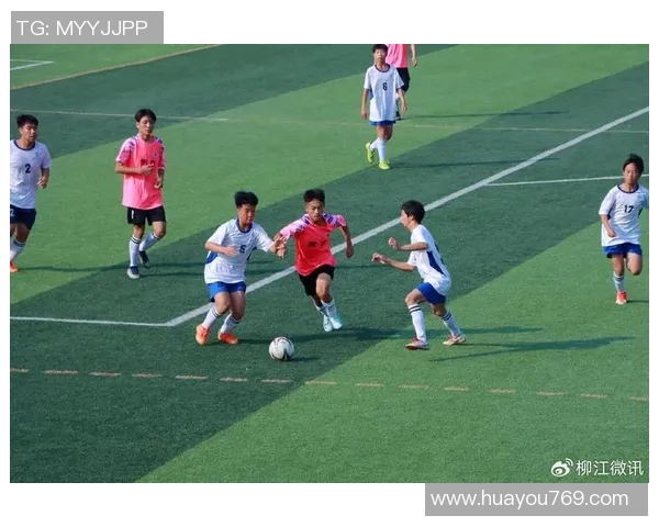 追寻绿茵场上的优雅力量感悟足球球星的高级风采